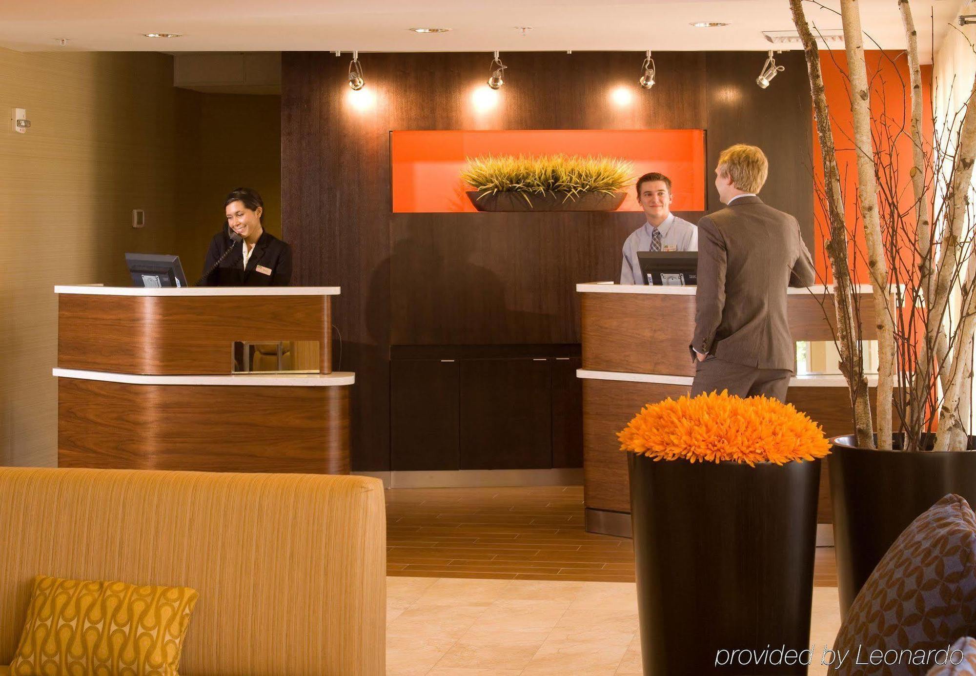 Отель Courtyard By Marriott Ленсинг Интерьер фото