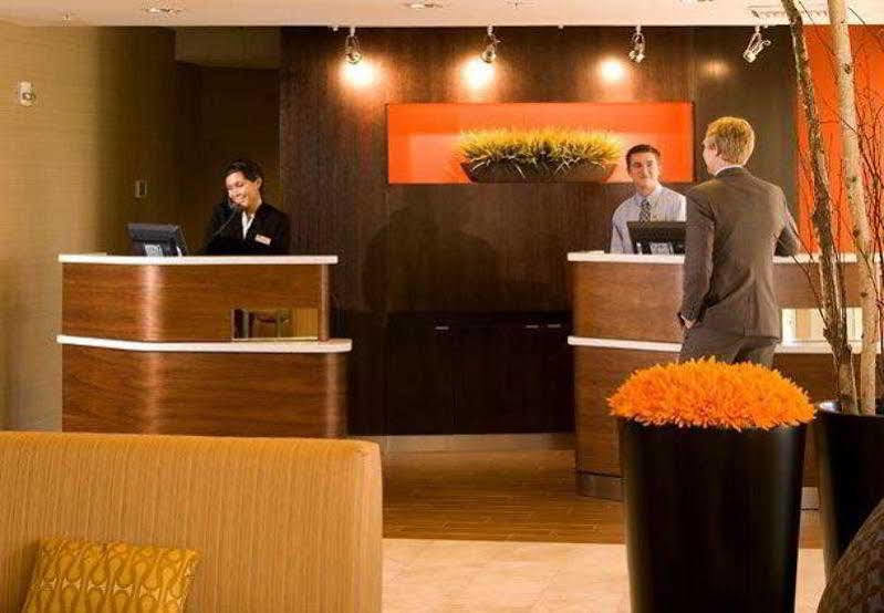 Отель Courtyard By Marriott Ленсинг Экстерьер фото