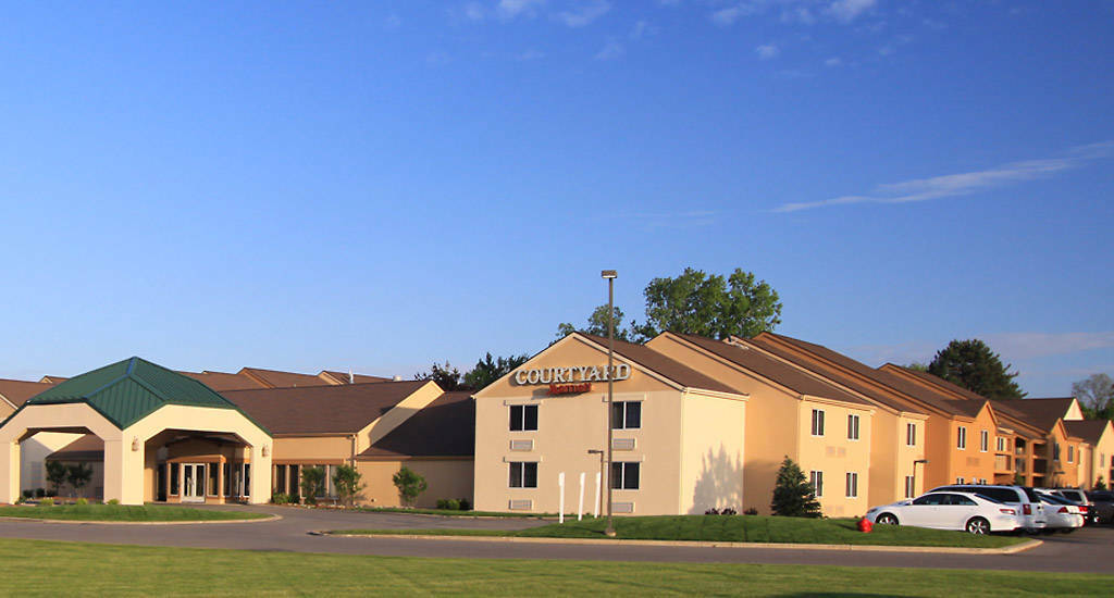 Отель Courtyard By Marriott Ленсинг Экстерьер фото